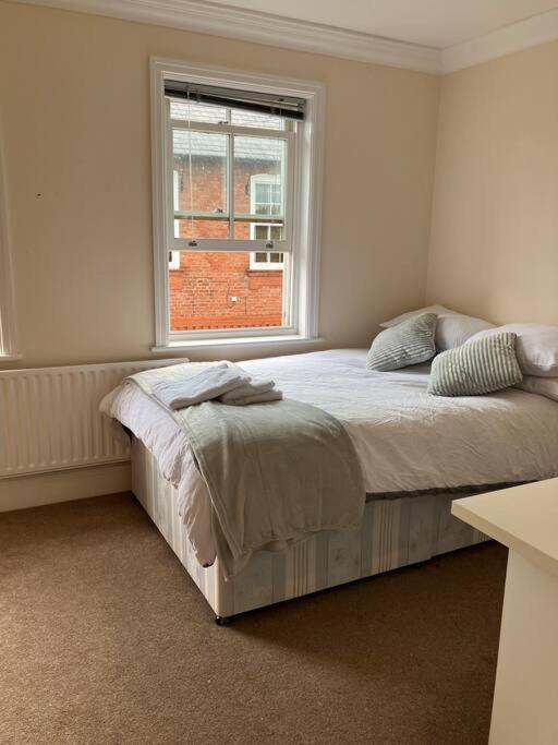 Central Chester Bedrooms Exterior foto