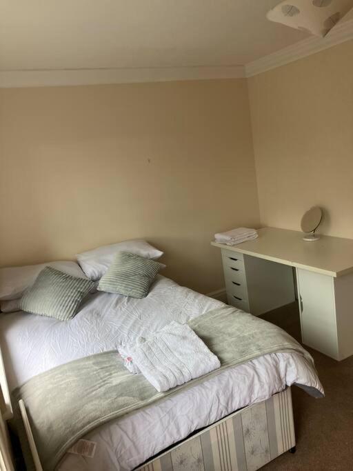 Central Chester Bedrooms Exterior foto